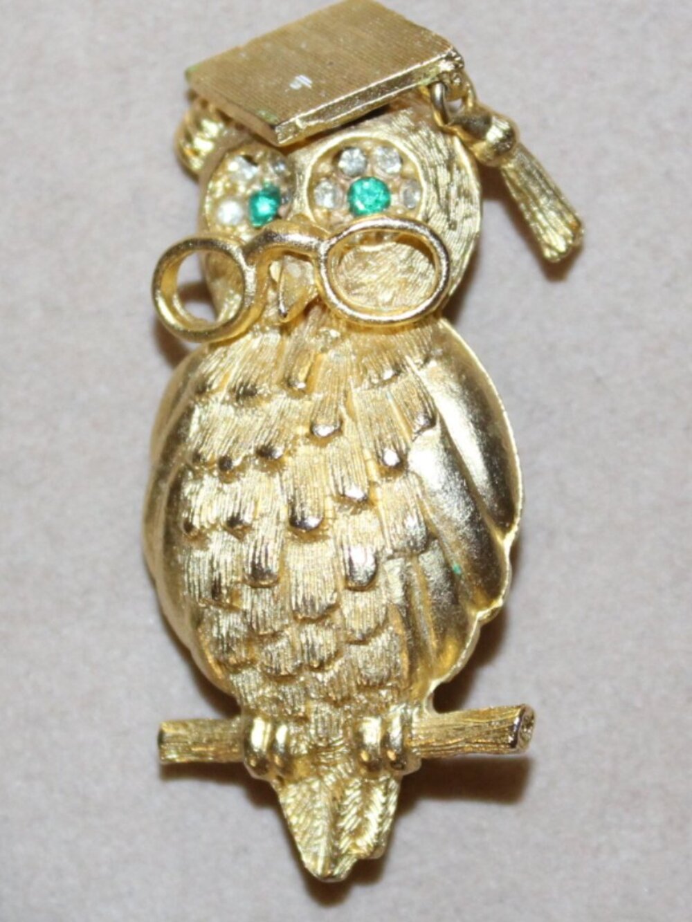 Vintage graduating owl brooch CUTE!!